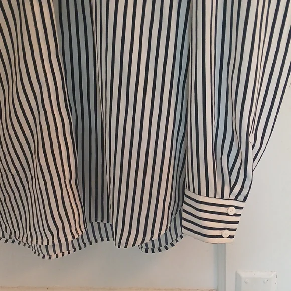 H&M Navy Blue and White Button Down Blouse - Picture 3 of 14